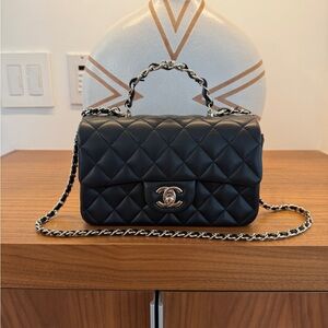 CHANEL Mini top handle classic flap